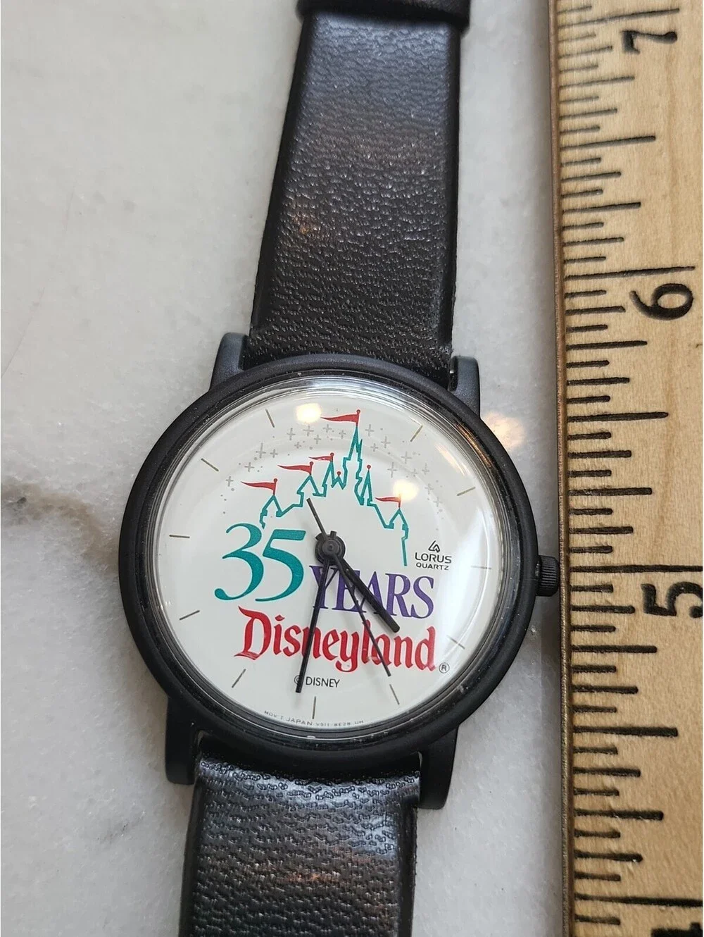 Disney Disneyland 35 Yrs Lorus Quartz Mens Watch Works Great New Battery 34mm